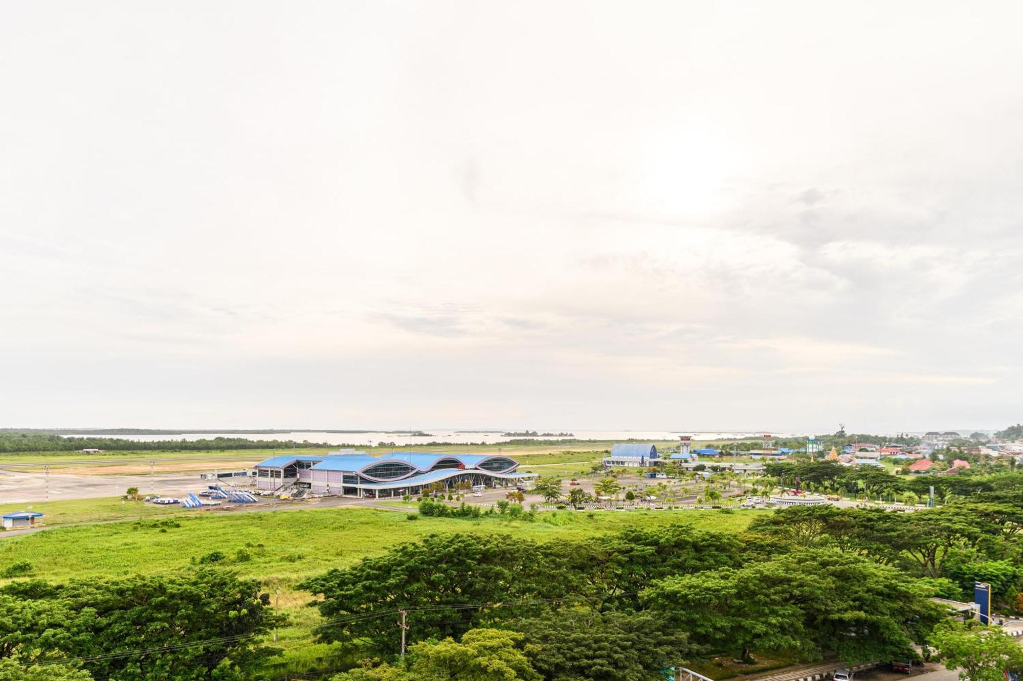 Aston Sorong Hotel & Conference Center Екстер'єр фото