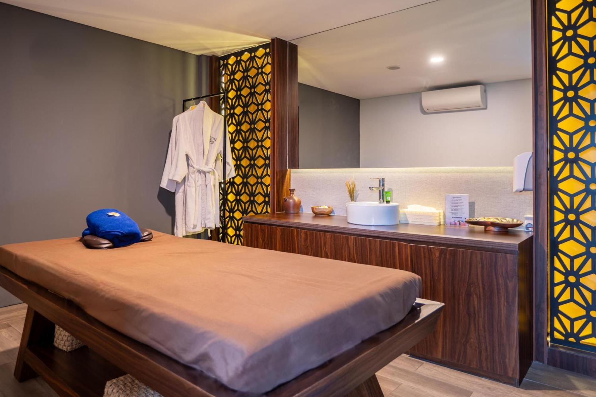 Aston Sorong Hotel & Conference Center Екстер'єр фото