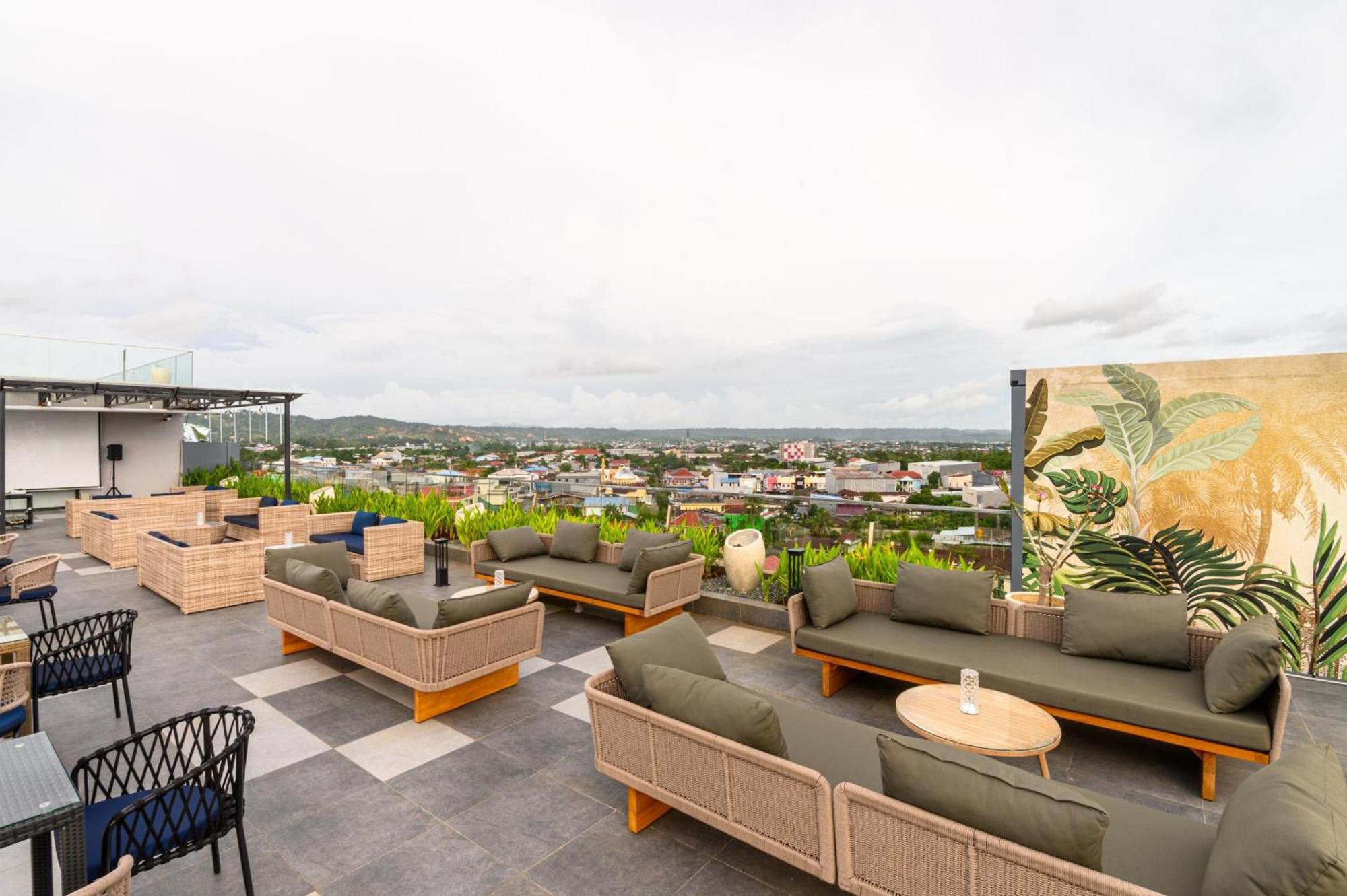 Aston Sorong Hotel & Conference Center Екстер'єр фото